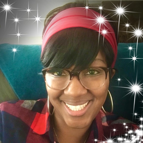 Poshmark profile picture for @feminine